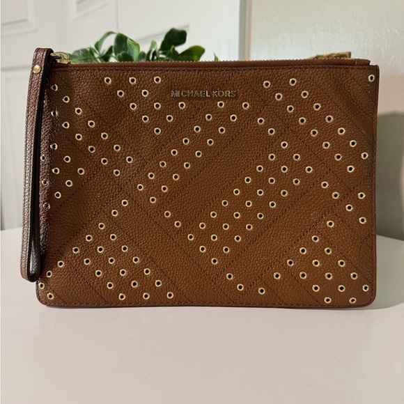 MICHAEL KORS XL ZIP CLUTCH WRISTLET NWT - Picture 1 of 10